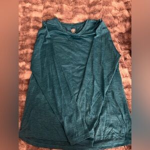 Size medium dri-fit long sleeve shirts